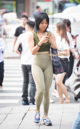 逛街的美女 [12P]