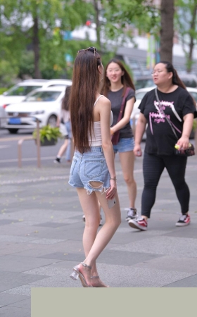 性感的热裤美腿女友3A1586[596M]