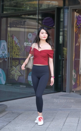 黑色瑜伽裤美女【套图+视频】<font color=red> [10P]</font>