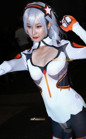 持枪紧身装coser [20P]