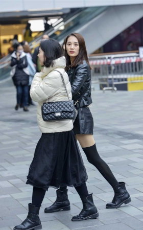 美丽性感的闺蜜（2016年11月13日10P） [10P]