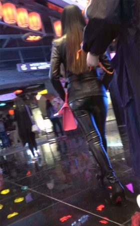 黑色皮裤性感漂亮美女