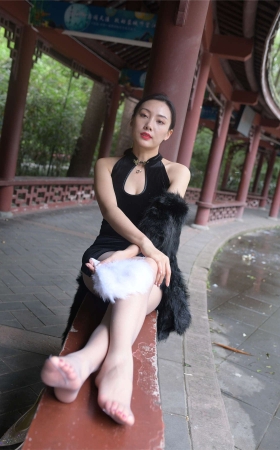 一始街拍作品 独坐幽篁里