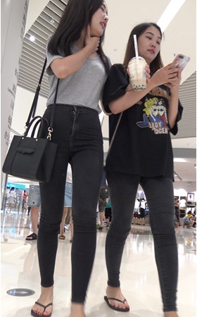 黑色牛仔小姐姐