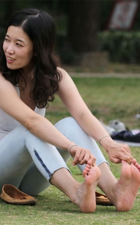 No832 青春女生掰着脚趾展露足底，你还好意思不看？ 第1套
