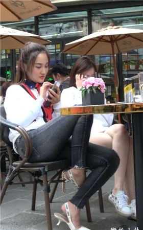 4K 超高颜值牛仔裤高跟鞋美女