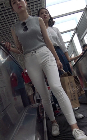 漂亮的紧身裤美女