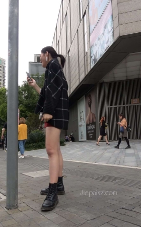4K - 包臀短裙性感街拍美女 [1.66 GB/MP4]