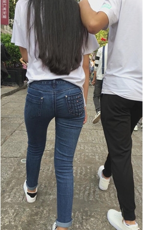 长发齐腰的妹子