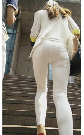 紧身白裤美女