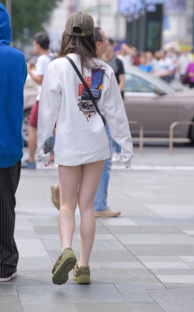 女人真是奇妙，随便穿，都如此迷人