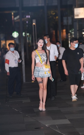 大长腿百褶裙美女