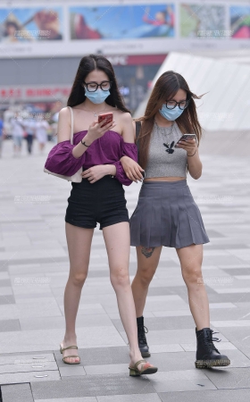 纤细长腿小姐姐 [17P]