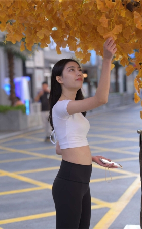 红石街拍作品 黑色瑜伽裤女孩