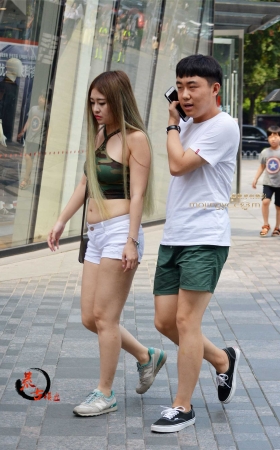 10-10 白色热裤漏脐装 [15P]