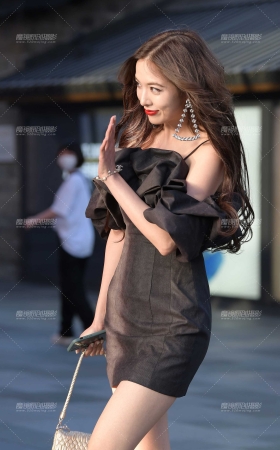 靓丽的美腿高跟美女 [18P]