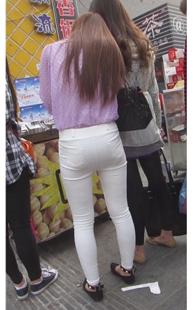 紧身白裤美女