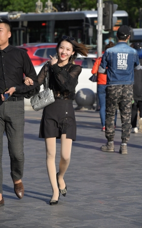 高跟OL美女