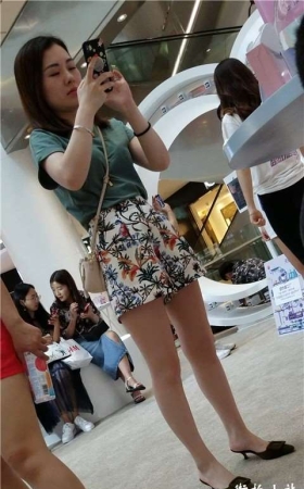 碎花裤街拍美腿气质小姐姐