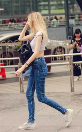 紧身牛仔洋妞 [13P]