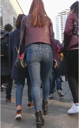 紧身牛仔肉感美妇