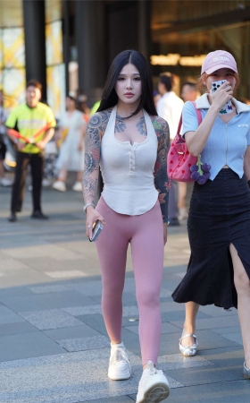瑜伽裤小妹