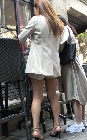 漂亮的黄发小姐姐