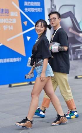 活力甜美牛仔短裤