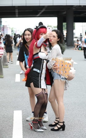 [辉辉赛贴]长筒黑丝美腿小妹妹 [12P]