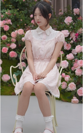 粉裙小美女(87P)