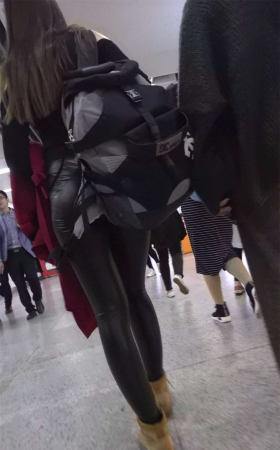 紧身皮裤美女