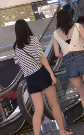 身材颜值超一流的热裤美女