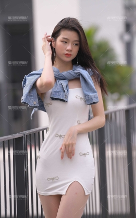 遇见白皙肌肤的美腿肉丝小姐姐 [15P]