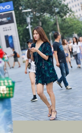 清纯甜美的连体装长腿美女3A3916[145M]