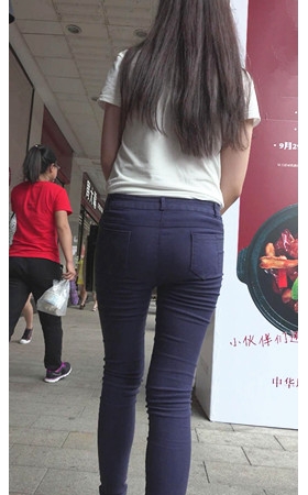 长发紧身裤美女