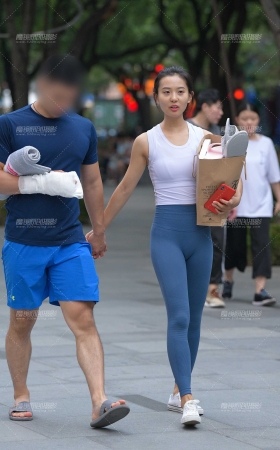 蓝色紧身小姐姐 [15P]