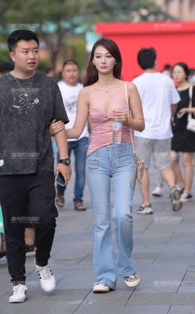 性感抹胸紧牛美女 [12P]