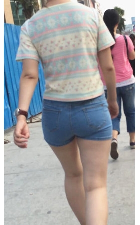 热裤牛仔妹