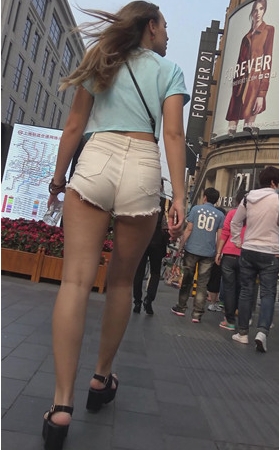 白色热裤国外妹子