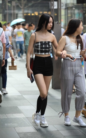 热裤小妹 [10P]