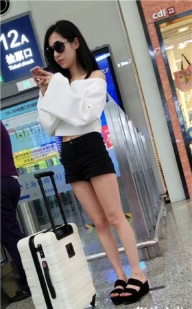 4k超清，极品气质抹胸美丽女孩，墨镜很酷哦