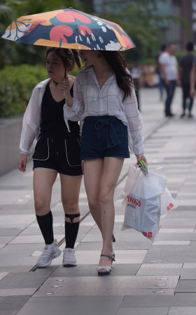 白白嫩嫩的长腿