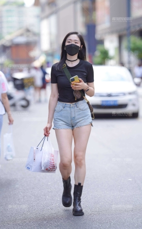热裤美眉 [21P]