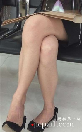 偶遇极品美腿船袜高跟鞋美足晾脚