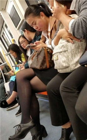 4k-聊微信的黑丝丰腴熟妇