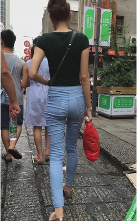 牛仔裤小姐姐