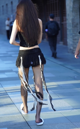 逛街黑丝小美女