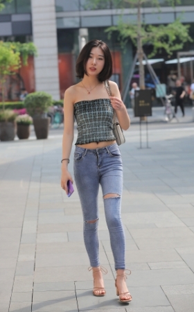 苗条紧身牛仔裤