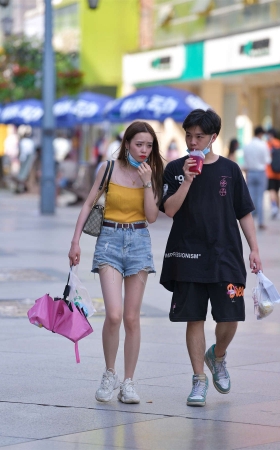 摄神街拍作品 - 肉丝女友，我也想陪她逛街
