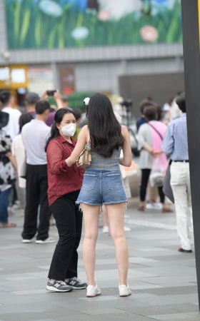 清新热裤女生